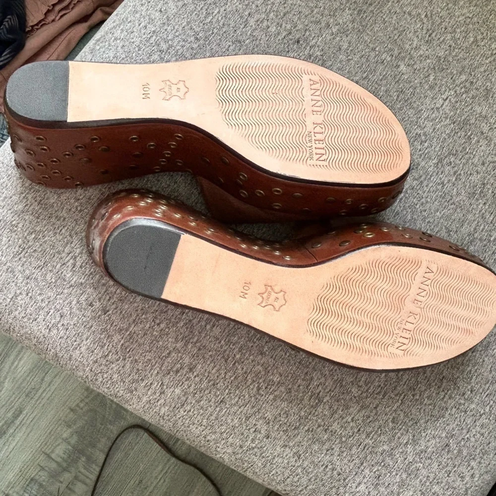 Anne Klein Leather Wedge Platforem Sandals w/ Metal‎ Studs & Rings Sz 10